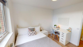 Bright & Stylish 5-bed House